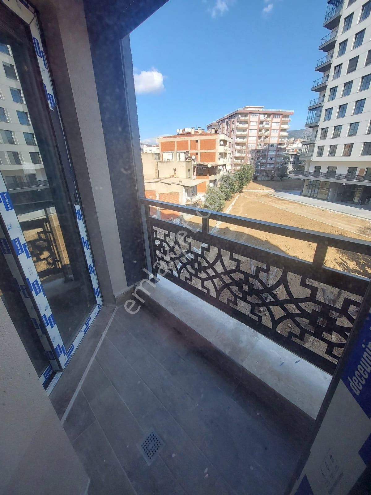 Karşıyaka Şemikler 'de1+1 Sıfır Daire - Görsel 5