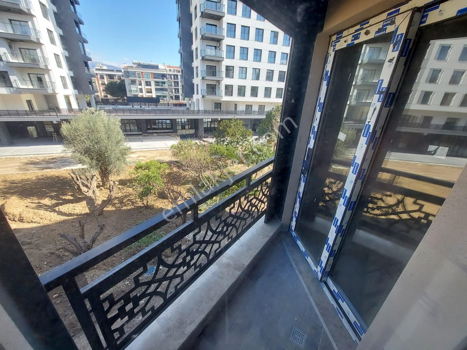 Karşıyaka Şemikler 'de1+1 Sıfır Daire - Görsel 4