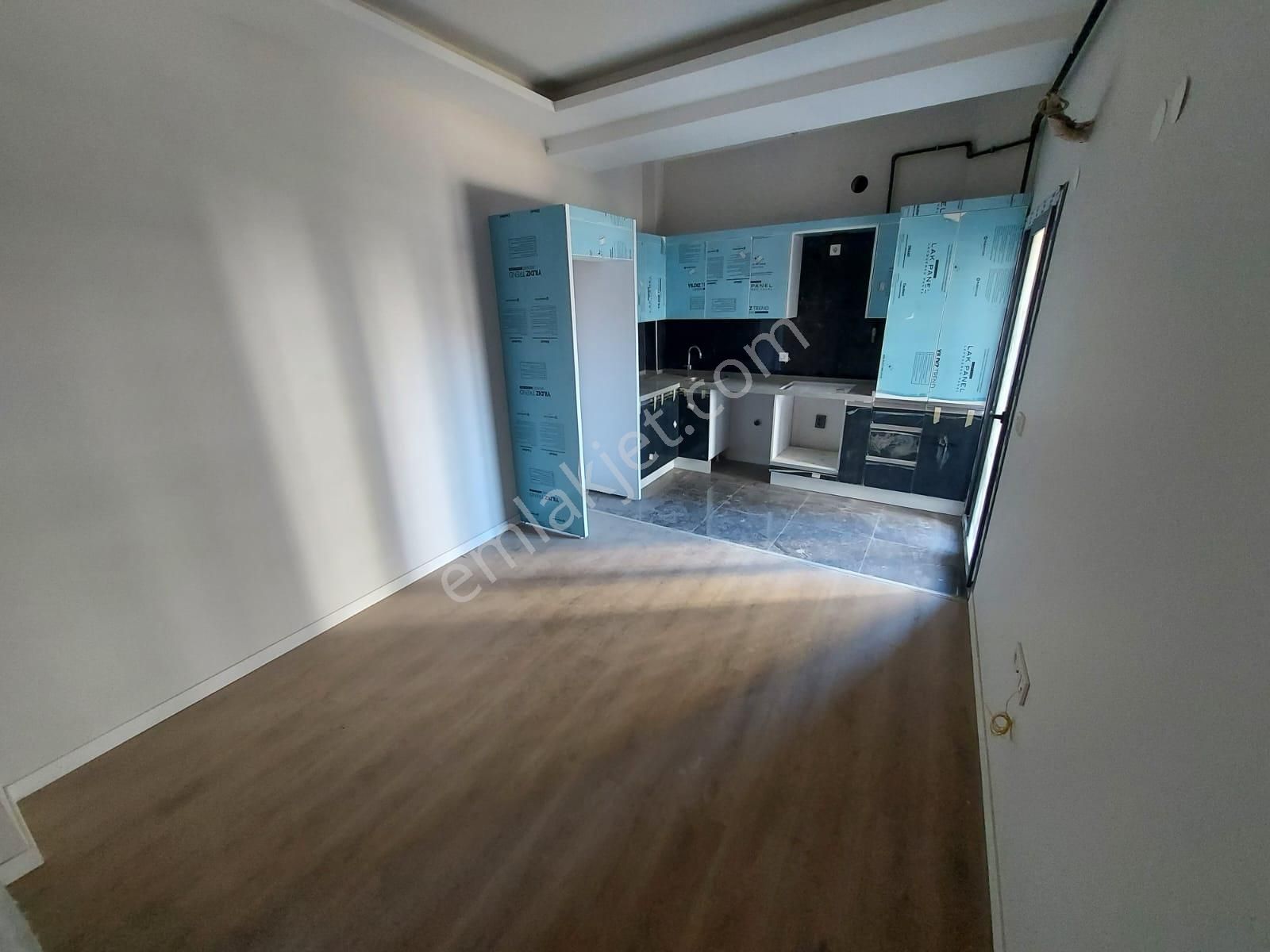 Karşıyaka Şemikler 'de1+1 Sıfır Daire - Görsel 7