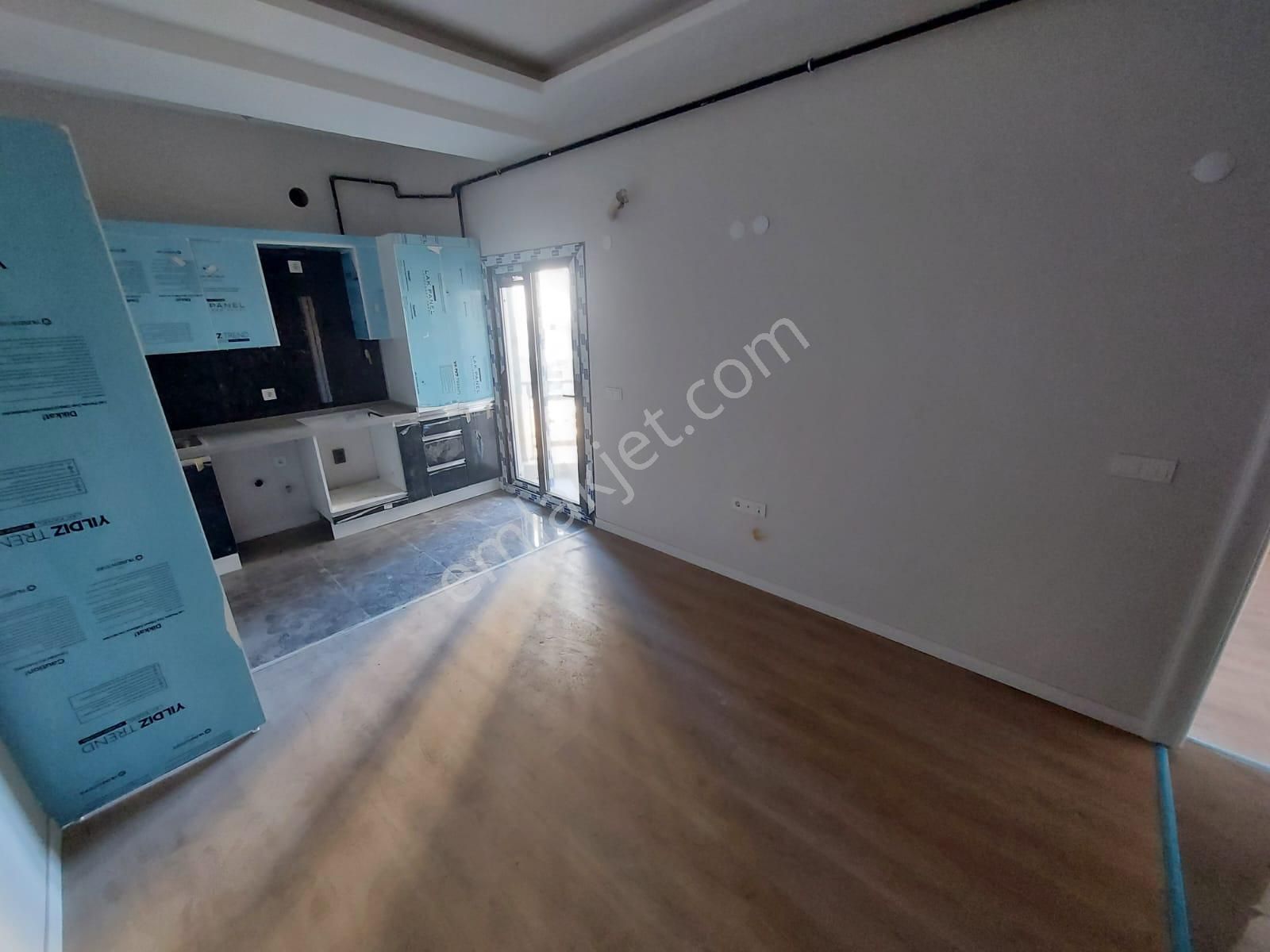 Karşıyaka Şemikler 'de1+1 Sıfır Daire - Görsel 8