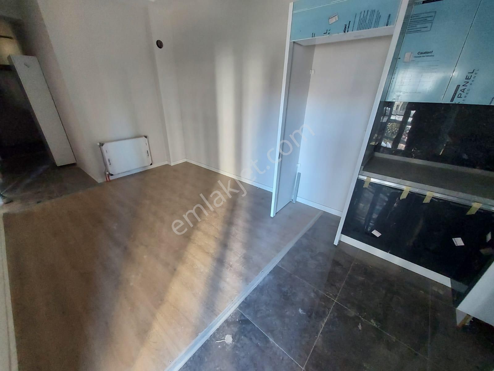 Karşıyaka Şemikler 'de1+1 Sıfır Daire - Görsel 9