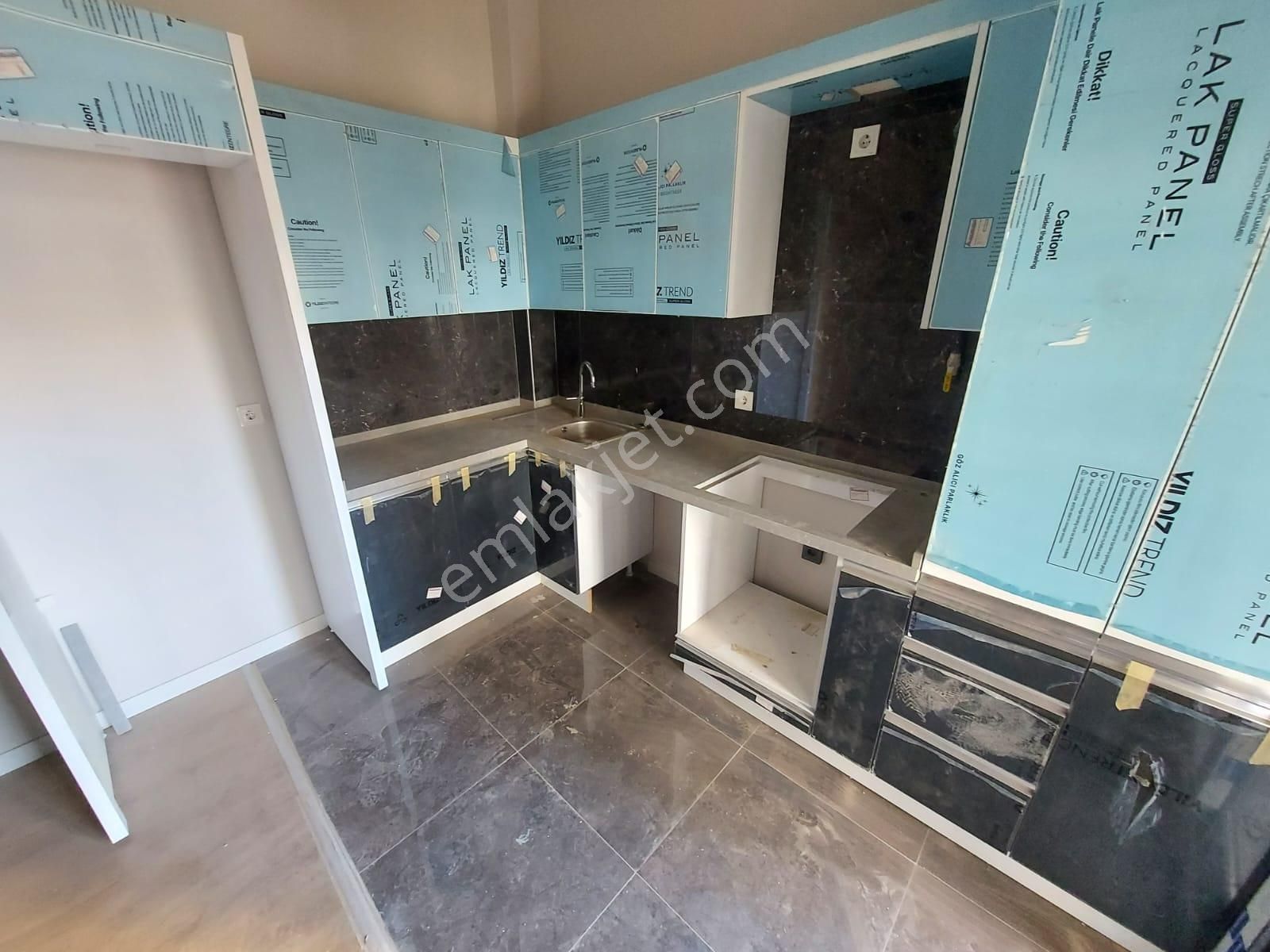 Karşıyaka Şemikler 'de1+1 Sıfır Daire - Görsel 6