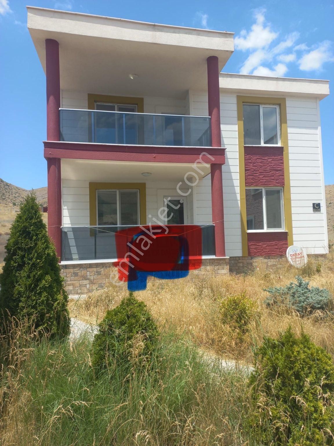 Ulukışla Doğu Satılık Daire ULUKIŞLA 200M2 4+1 KALORİFERLİ DUBLEX SÜPER MANZARA VE İŞÇİLİK