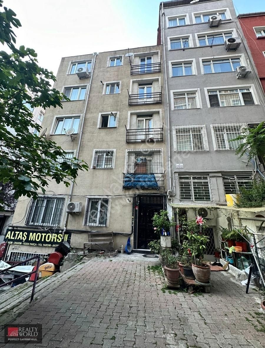 Beyoğlu Gümüşsuyu Satılık Daire *REALTY WORLD* TAKSİMDE EŞYALI SATILIK DAİRE