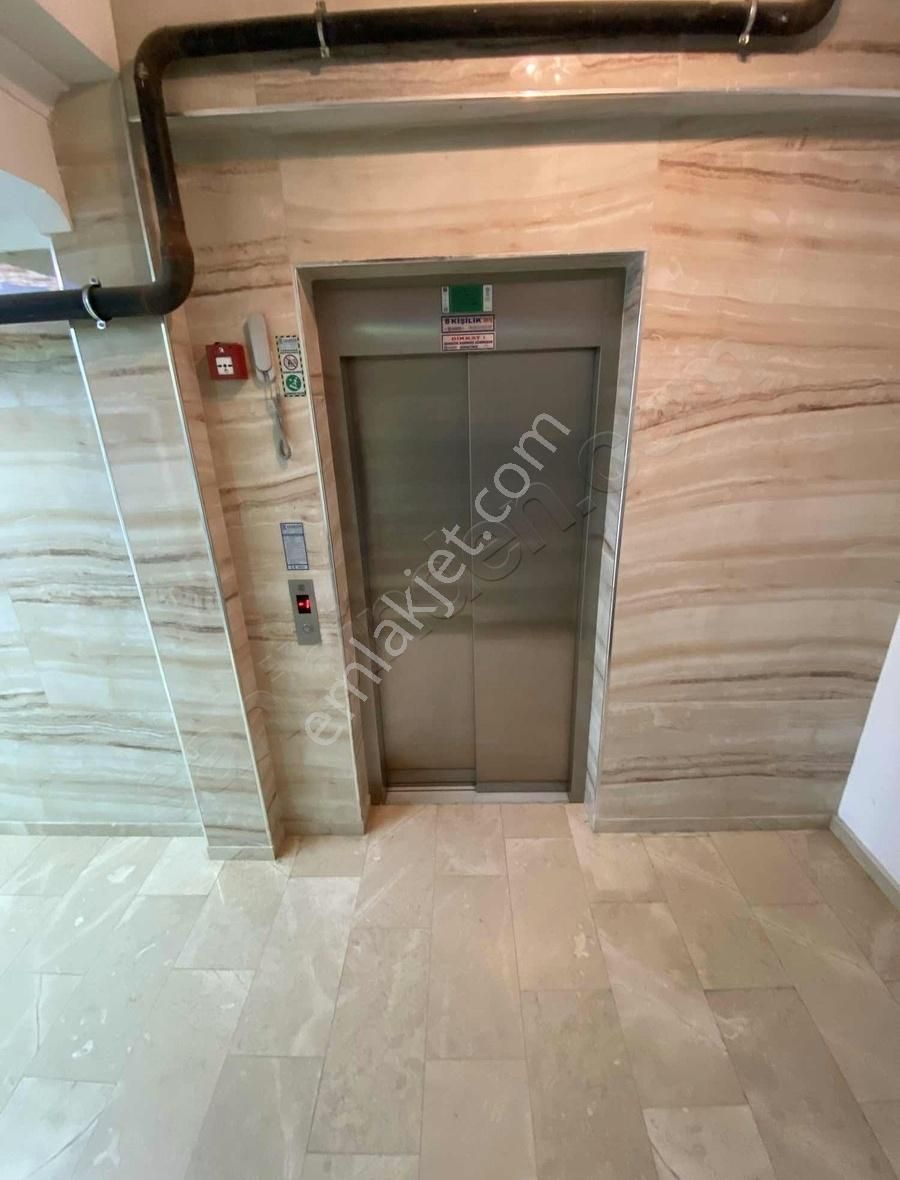 Akçaabat Yıldızlı Satılık Daire !! FIRSAT DAİRE !! 3+1 175 M2 ARAÇ TAKASI VE ÖDEME KOLAYLIĞI