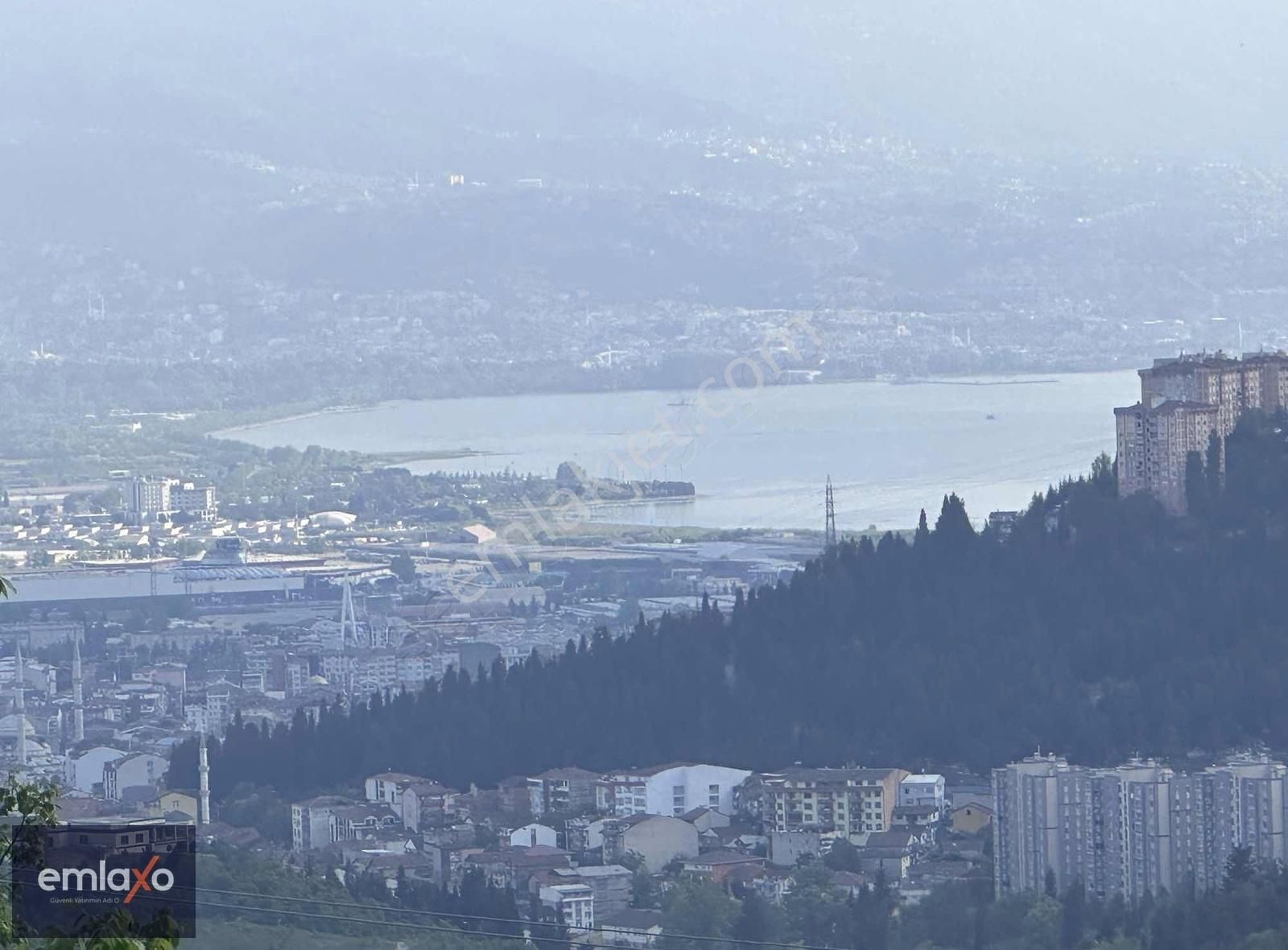 İzmit Gündoğdu Satılık Konut İmarlı Emlaxo'dan Gündoğdu'da Deniz Manzaralı Villa Arsası %35 imar