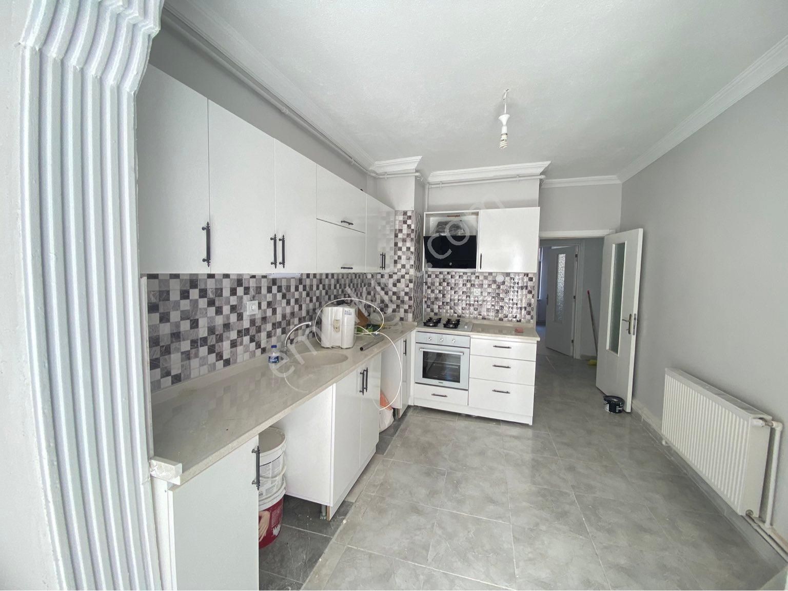 Selçuklu İhsaniye Satılık Daire  VİTRİN EMLAK'TAN İHSANİYEDE BAKIMLI 15.000 TL KİRA GETİRİLİ 2+1 SATILIK DAİRE