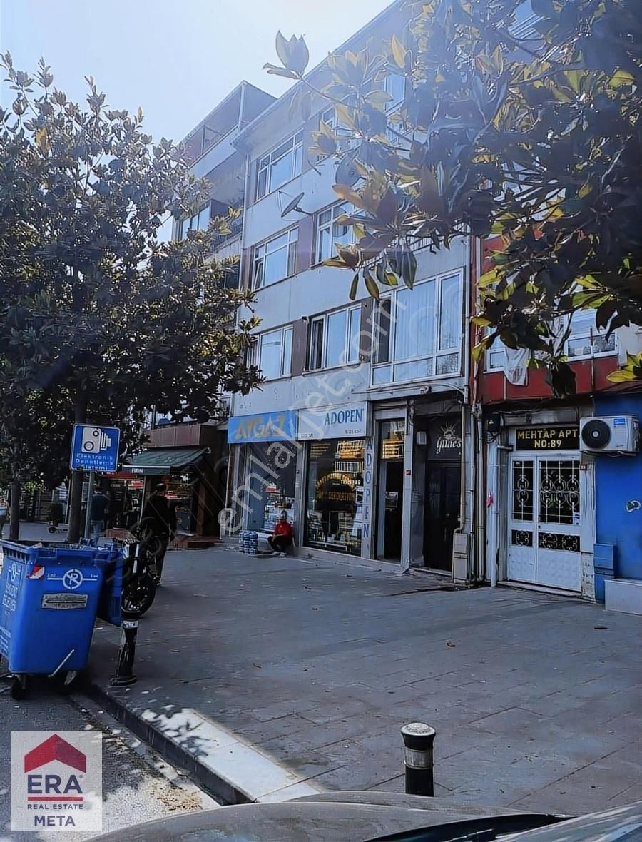 Üsküdar Valide-i Atik Satılık Daire ERA META'DAN NUHKUYUSU CADDESİ'NDE BAKIMLI 3+1