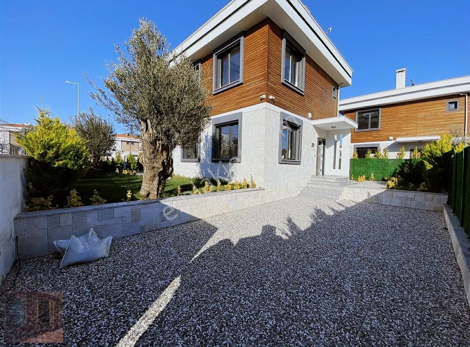 Güçlü Kardeşler Gürede 400m2 Arsa İçinde Havuzlu Bağımsız Villa - Görsel 4