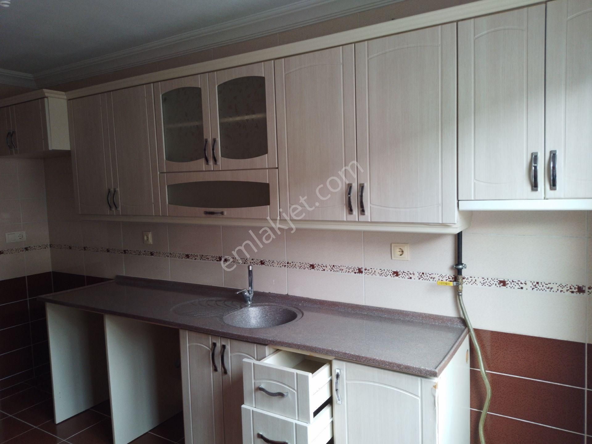 Trabzon pelitli̇ mahallesi̇nde asansörlü ki̇ralik dai̇re