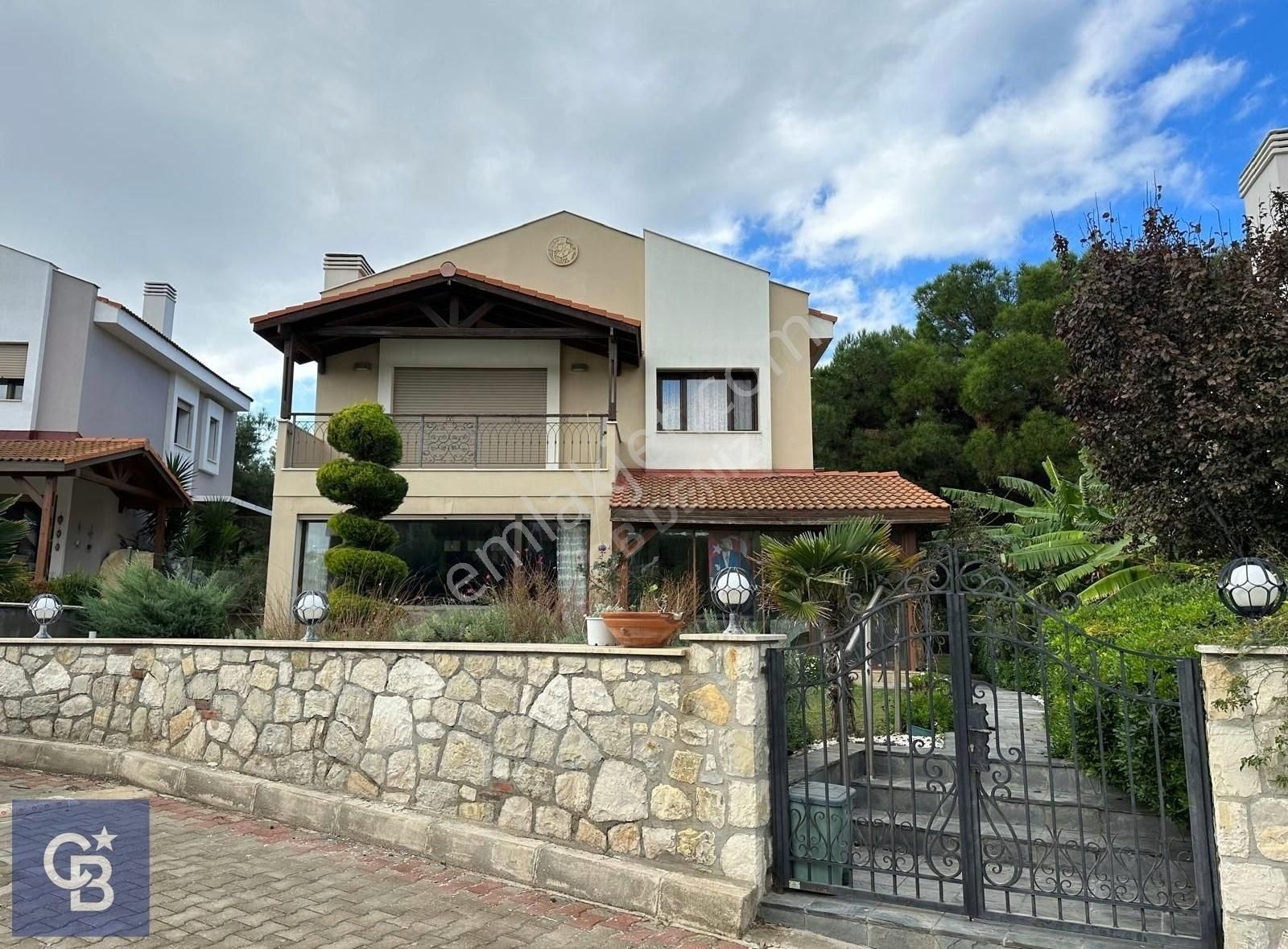 Güzelbahçe Yelki Satılık Villa Güzelbahçe Koruçam Sitesinde satılık müstakil villa