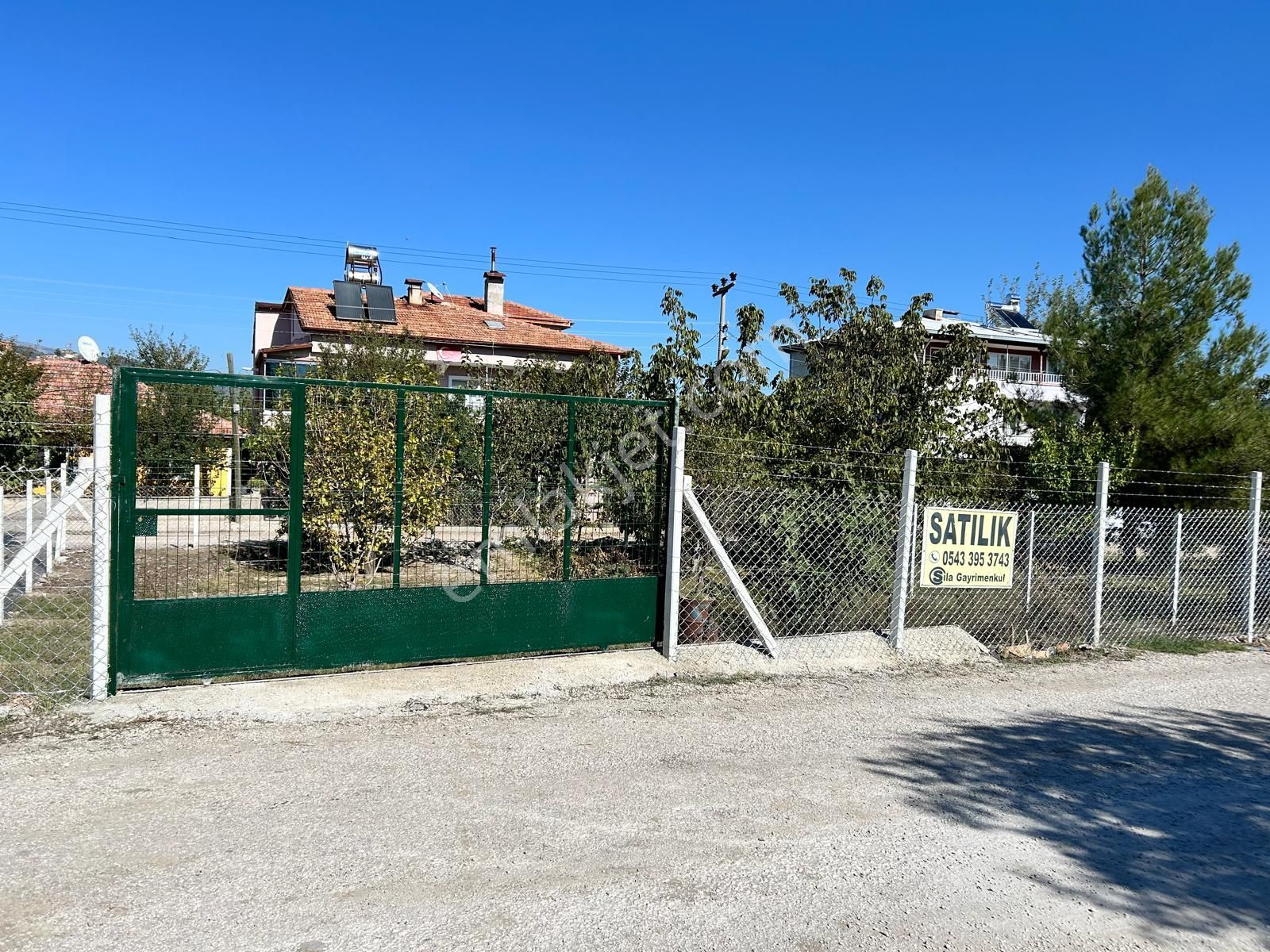 Osmancık Gemici Satılık Konut İmarlı Sıla Gayrimenkulden İki Yola Cepheli 2 Kat İmarlı Villalık Arsa