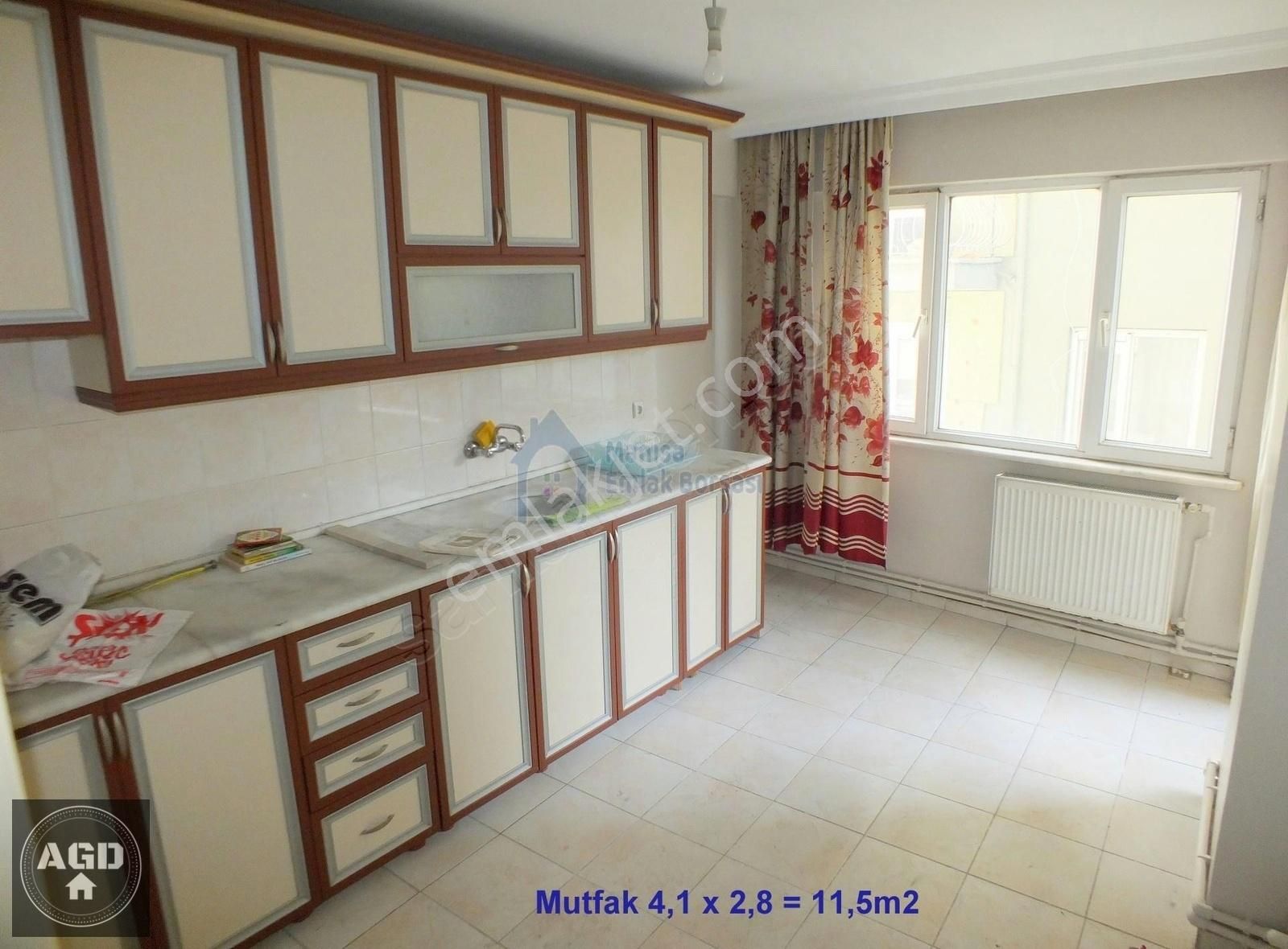 Yunusemre Hafsa Sultan Satılık Daire Hafsasultan da 3+1 135m2 Kombi ANKASTRE 3Balkon ASANSÖRLÜ 3Cephe