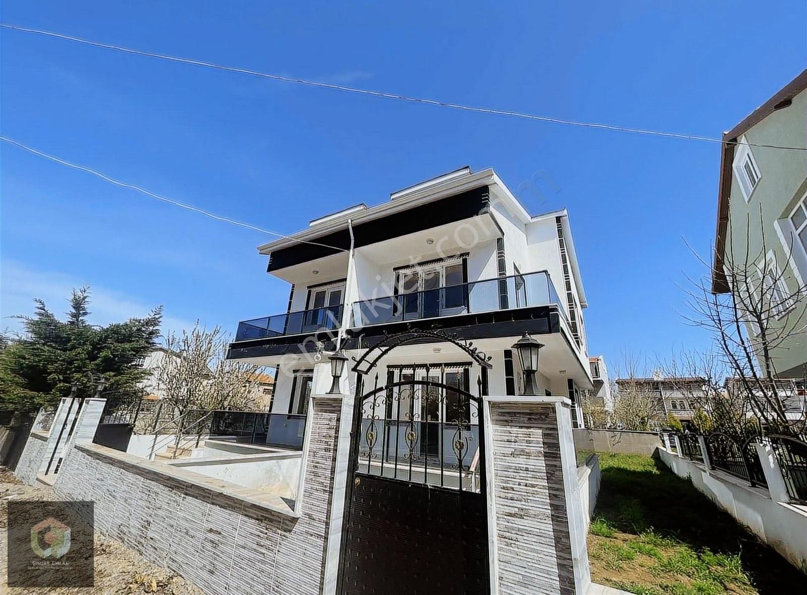 Marmaraereğlisi Yeniçiftlik Satılık Villa YENİÇİFTLİK SATILIK VİLLA 170m2 NET ARSA İÇERİSİNDE 4+1