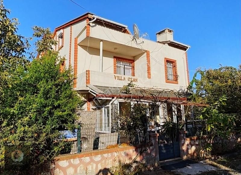 Marmaraereğlisi Yeniçiftlik Satılık Villa YENİÇİFTLİK MAHALLESİ KÖŞE BAŞI ARSA İÇİNDE SATILIK VİLLA 5+2