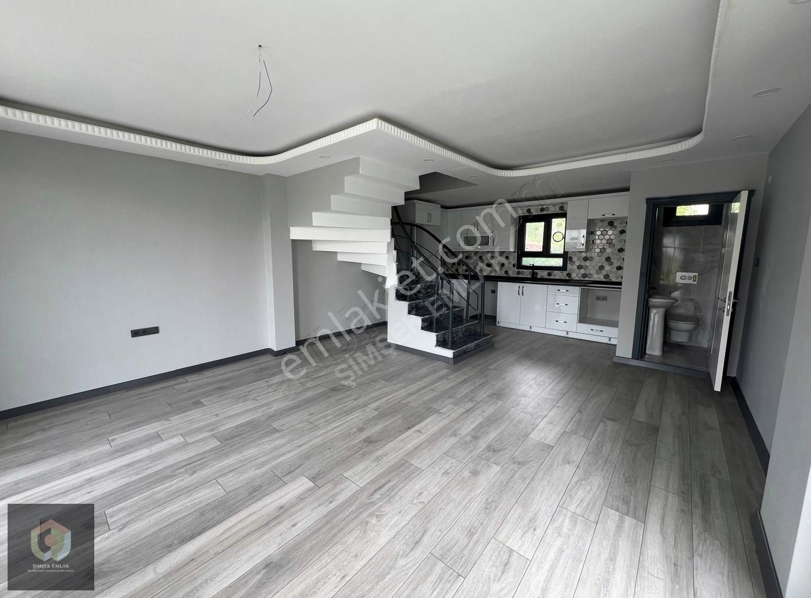 Marmaraereğlisi Yeniçiftlik Satılık Villa YENİÇİFTLİK SATILIK VİLLA SIFIR MÜSTAKİL BAHÇELİ 4+1 170m2 LÜKS