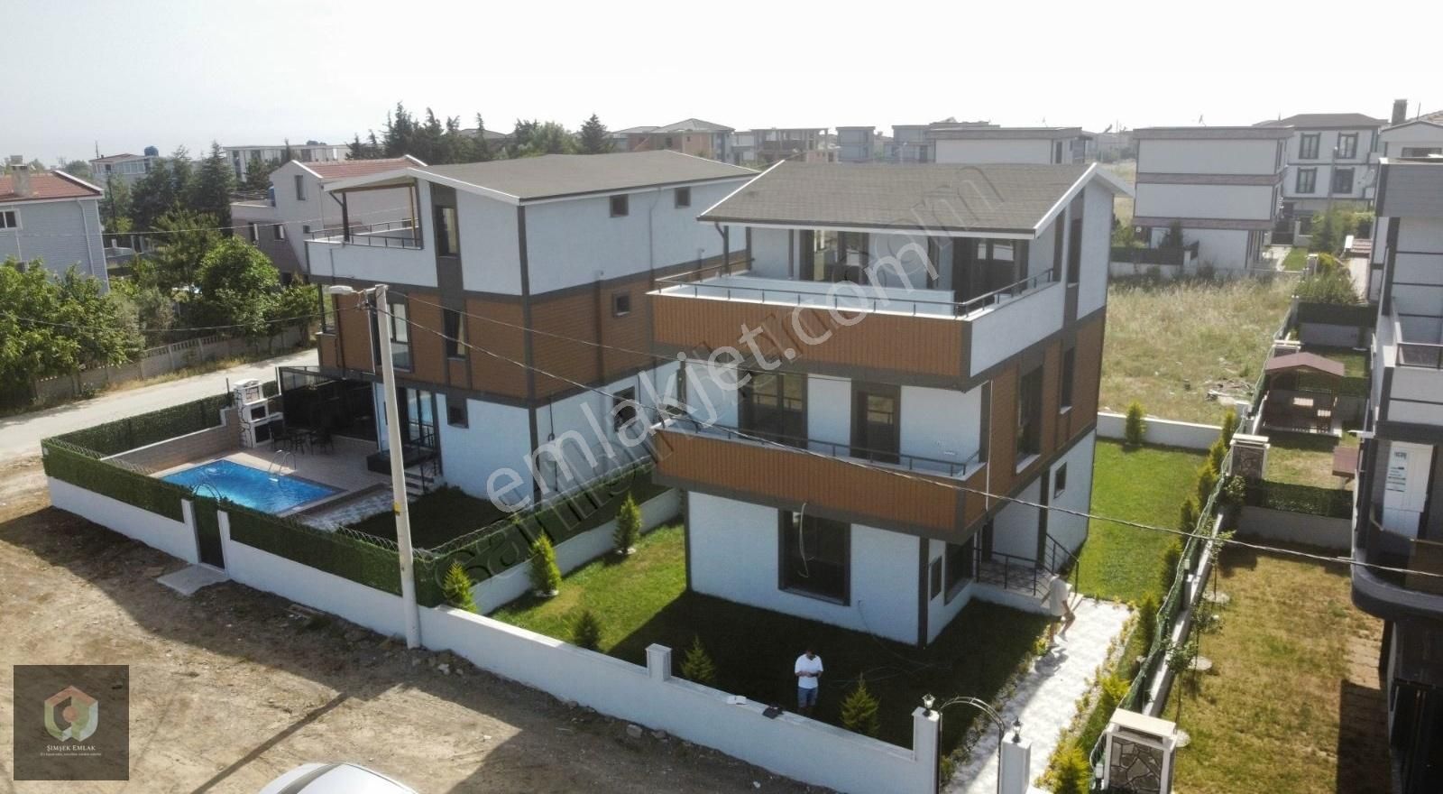 Marmaraereğlisi Yeniçiftlik Satılık Villa 'ŞİMŞEK EMLAK' SATILIK VİLLA MÜSTAKİL 300m2 ARSA İÇERİSİNDE 5+1