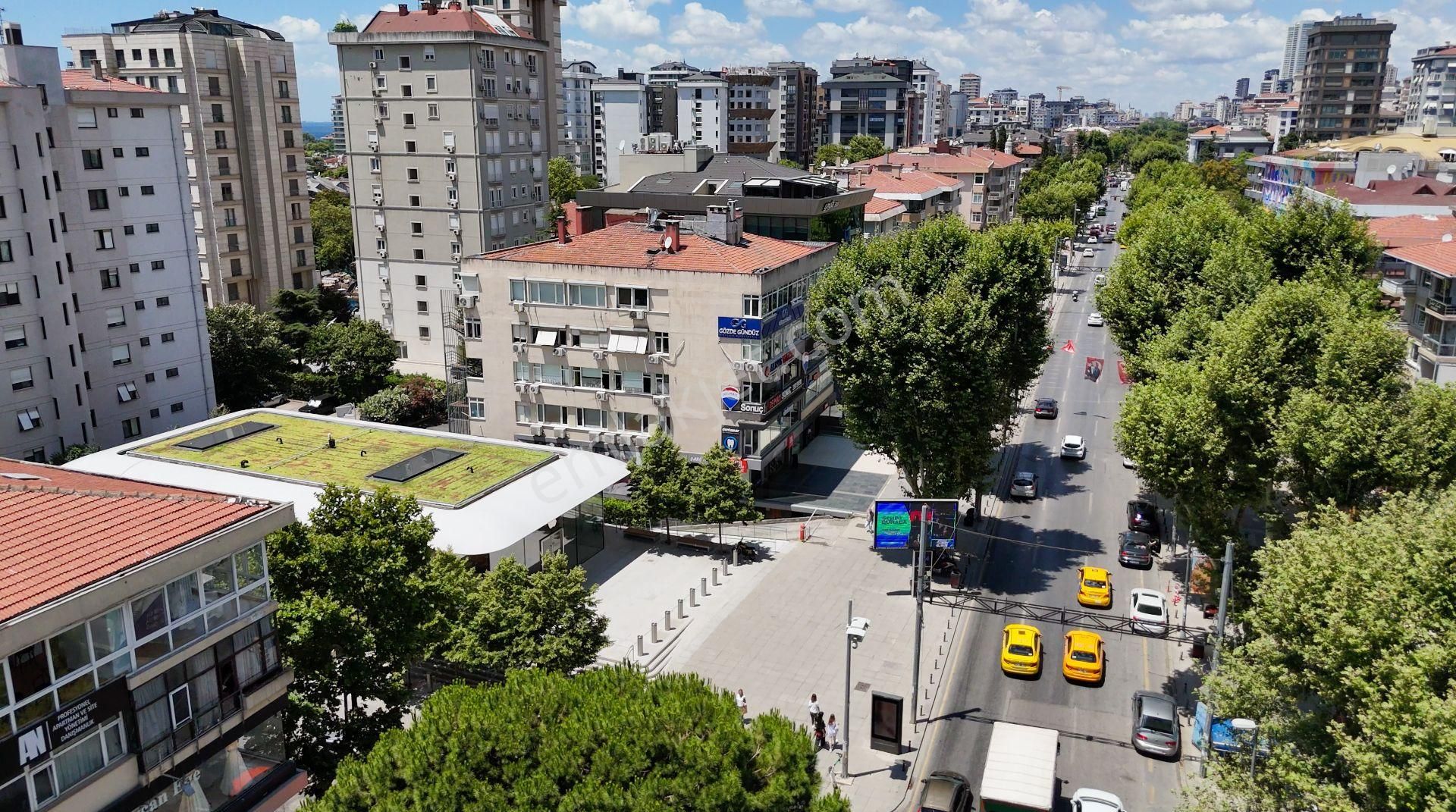 Kadıköy Caddebostan Satılık Daire  BAĞDAT CADDESİ ÜZERİNDE, APPLE STORE YANI , KONUT YA DA İŞYERİ ( REKLAM DEĞERİ YÜKSEK )