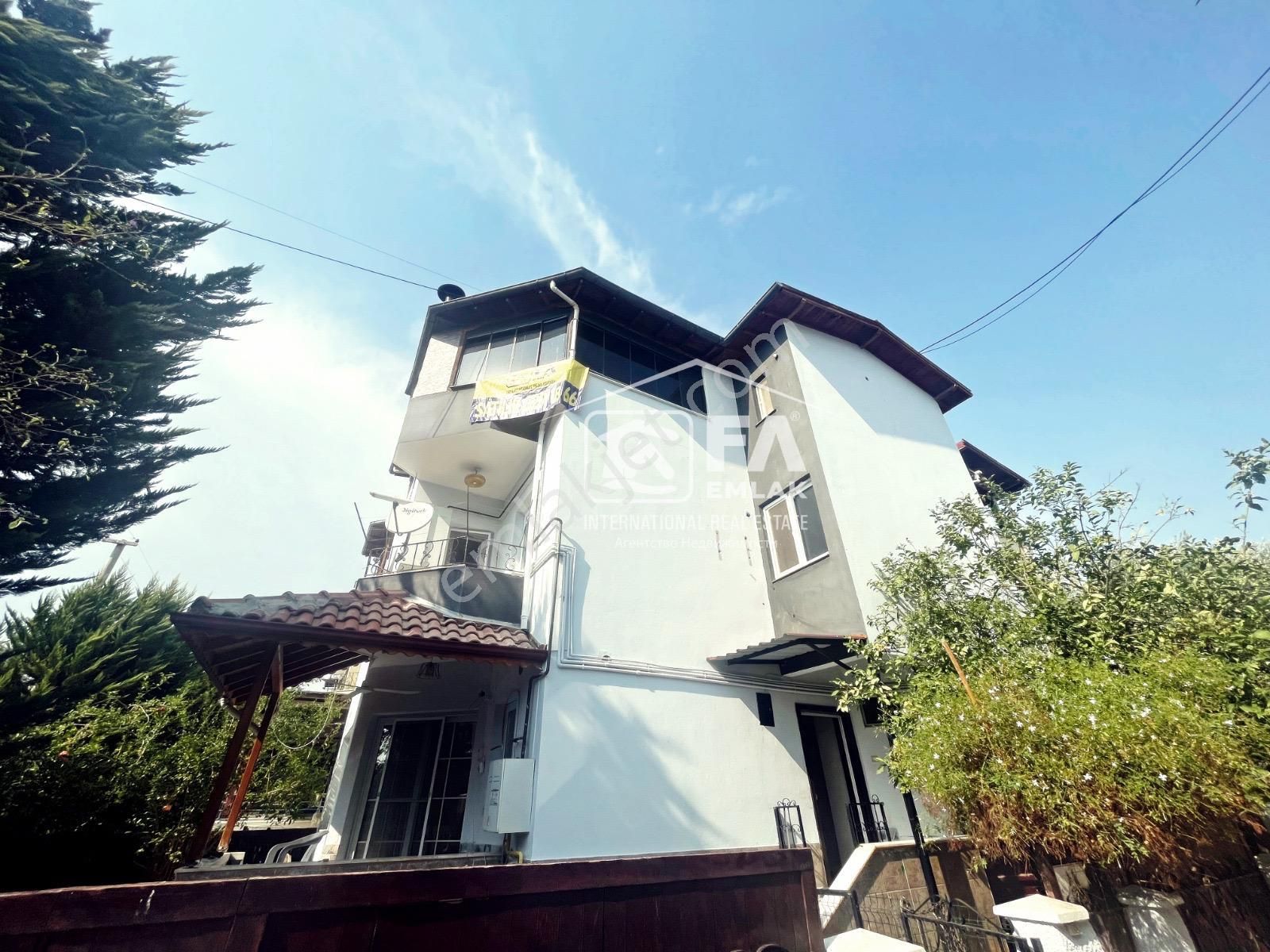 Yenişehir 50. Yıl Satılık Villa  FA EMLAK'TAN 50.YILDA SATILIK KÖŞE TRİPLEKS VİLLA