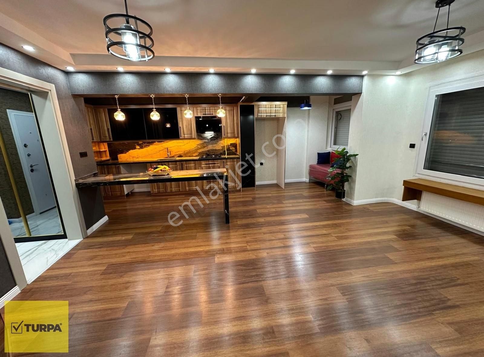 Balçova Eğitim Satılık Daire ATA CADDESİNDE ASANSÖRLÜ LÜKS MİMARİ TASARIMLI 3+1 SATILIK DAİRE