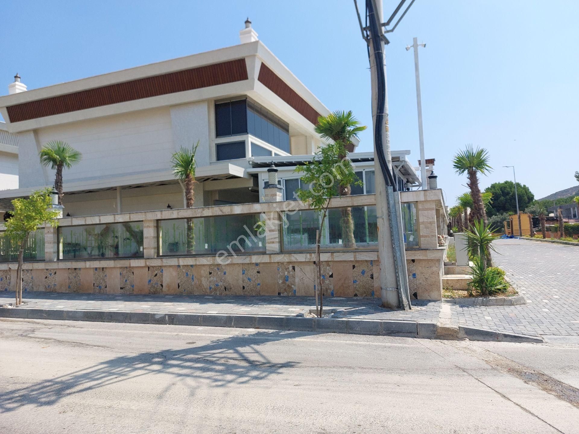 Kuşadasında Elektriğini Öreten Özel Havuzlu Tek Müstakil Ultra Lüx 4+1 Villa - Görsel 3