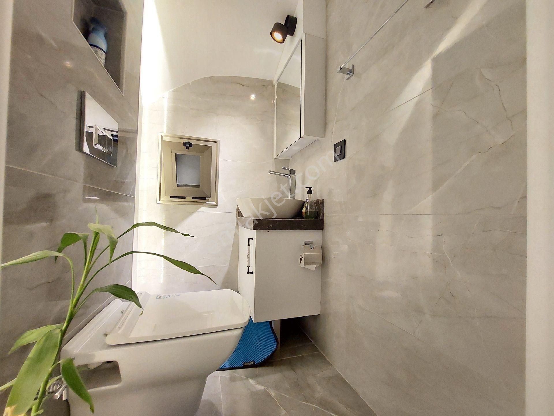 Kuşadasında Elektriğini Öreten Özel Havuzlu Tek Müstakil Ultra Lüx 4+1 Villa - Görsel 17