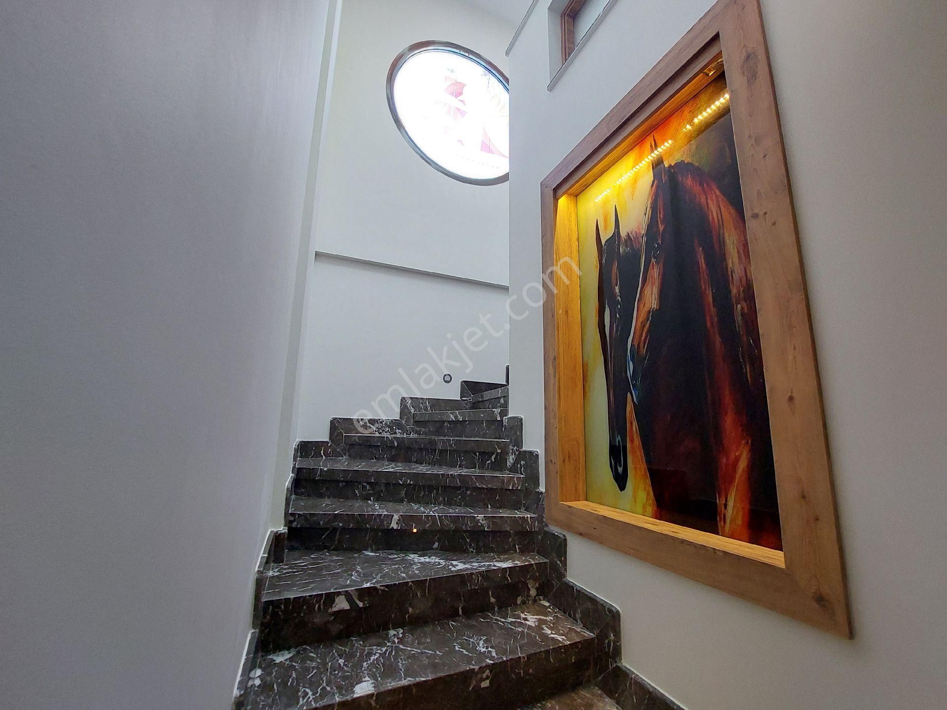 Kuşadasında Elektriğini Öreten Özel Havuzlu Tek Müstakil Ultra Lüx 4+1 Villa - Görsel 28