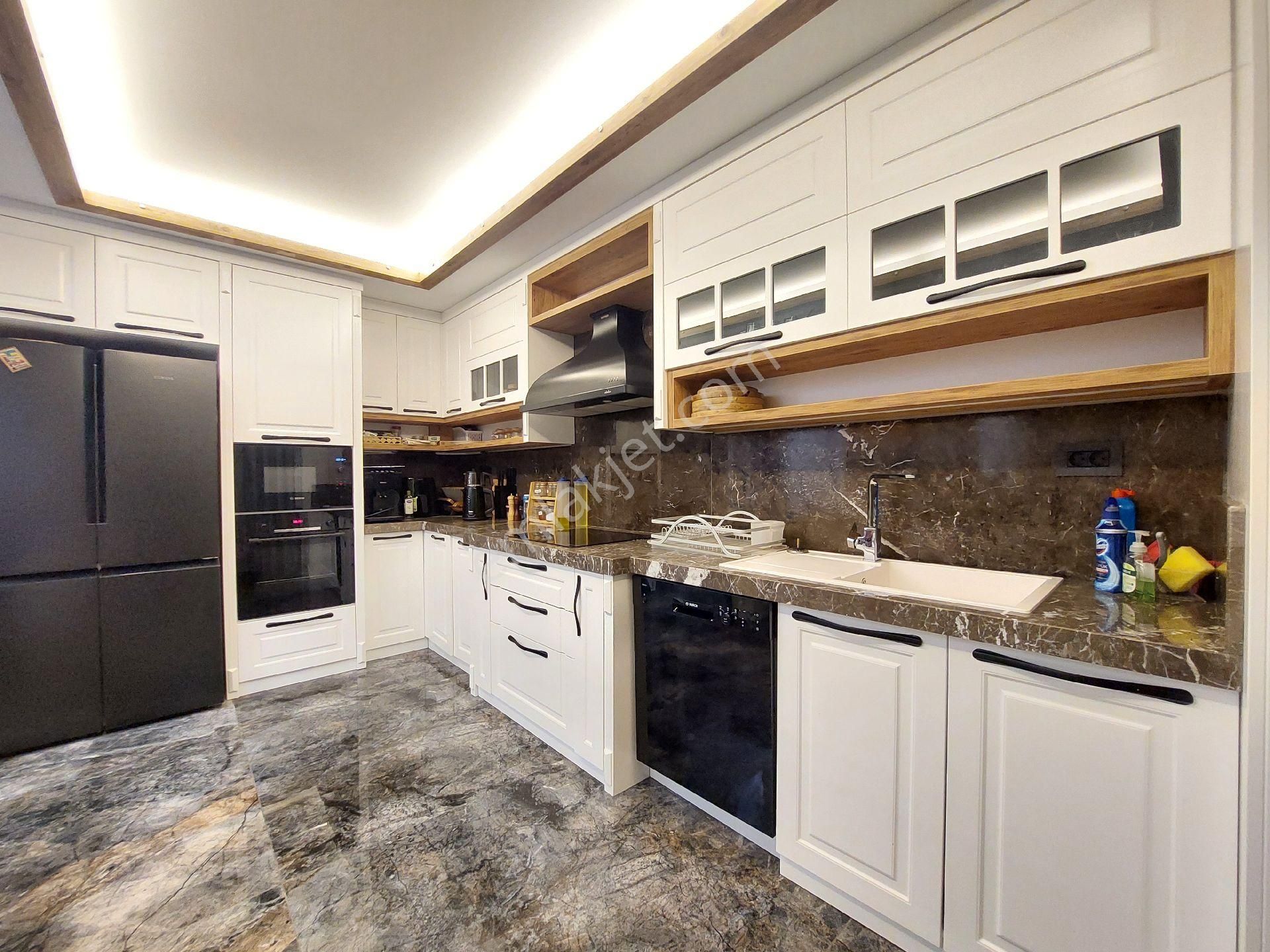 Kuşadasında Elektriğini Öreten Özel Havuzlu Tek Müstakil Ultra Lüx 4+1 Villa - Görsel 19