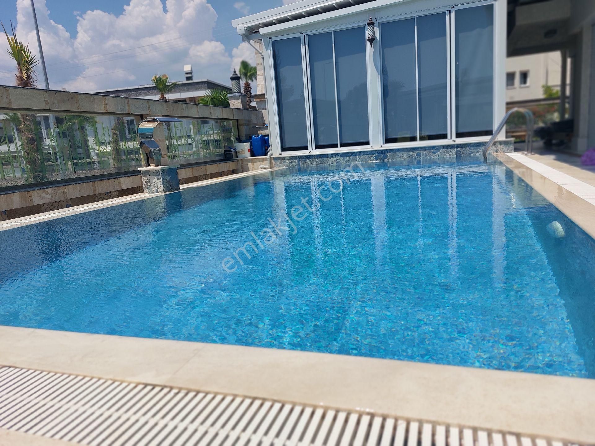 Kuşadasında Elektriğini Öreten Özel Havuzlu Tek Müstakil Ultra Lüx 4+1 Villa - Görsel 2