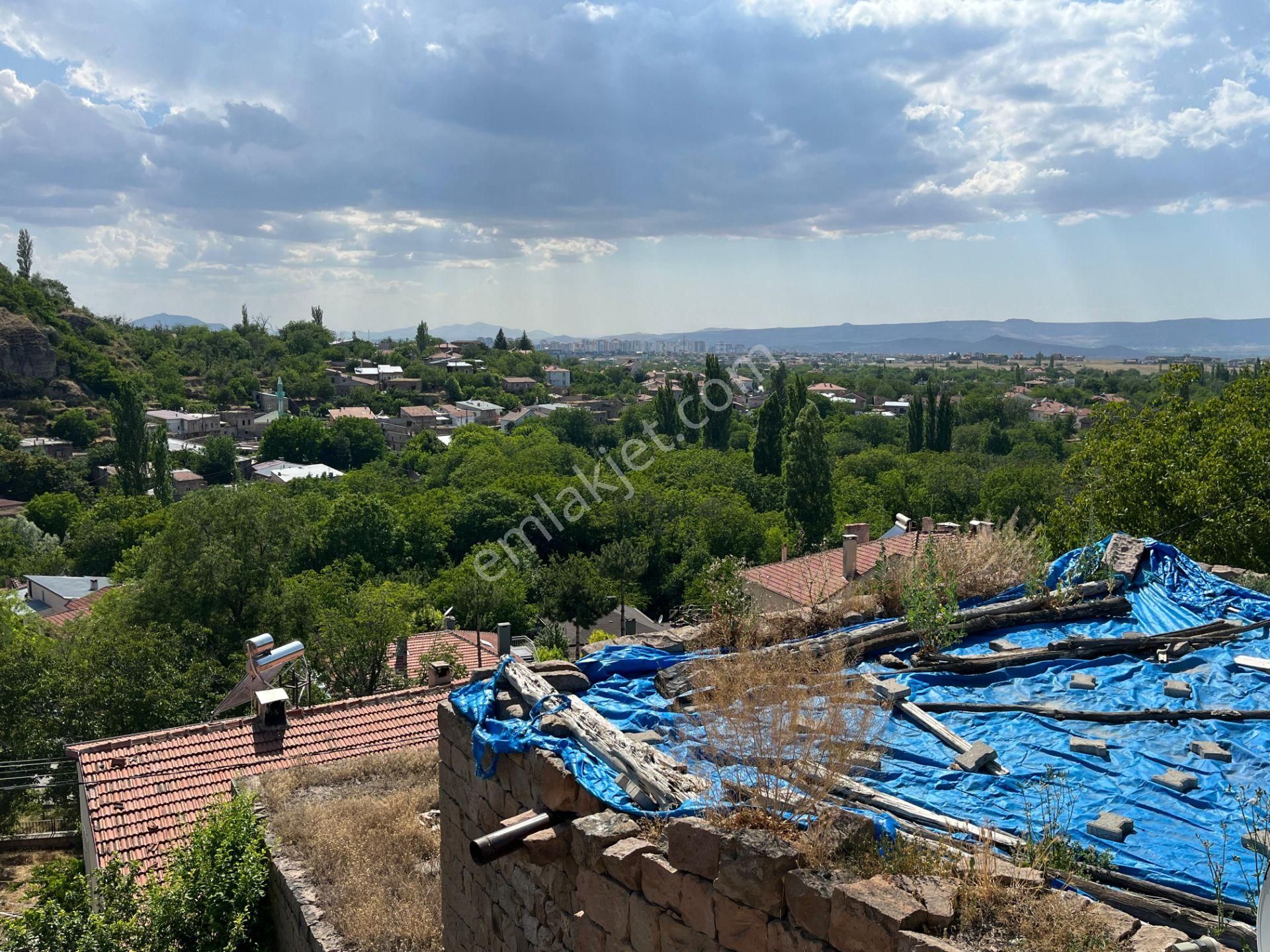 Melikgazi Gesi Satılık Köy Evi  GESİ GÜNEYLERDE SATILIK MÜKEMMEL MANZARALI  2 KATLI EV KAÇIRMAYINN !!!