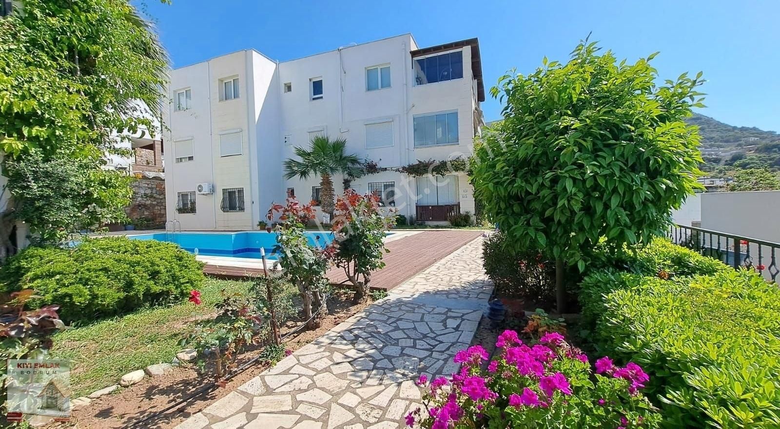 Bodrum Karabağ Satılık Daire KIYI EMLAKTAN DENIZ MANZARALI HAVUZLU SİTE İÇİNDE 2+1 DAİRE