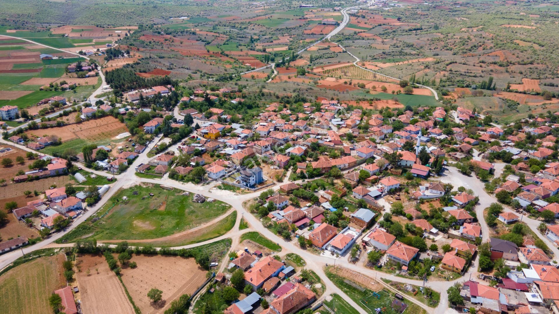 Karahallı Delihıdırlı Köyü Satılık Konut İmarlı  İMARLI!HARİKA KONUMDA!ASFALTA CEPHELİ!DENİZLİ-UŞAK YOL KENARI