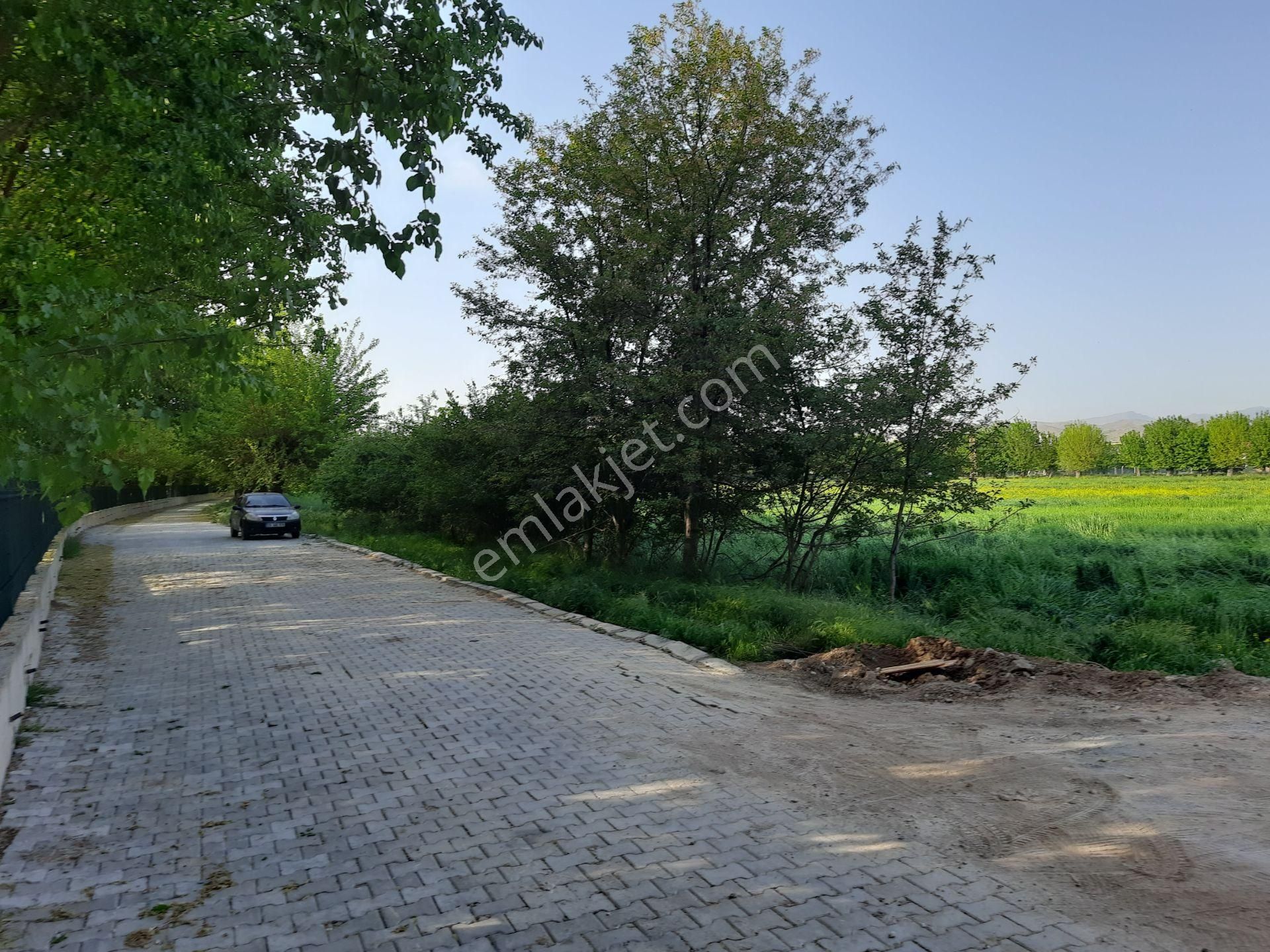 Elazığ Merkez Akçakiraz Bld. (Yeşilyurt) Satılık Tarla *nova* Akçakiraz'da (perçenç) Parke Yola Sıfır Tarla