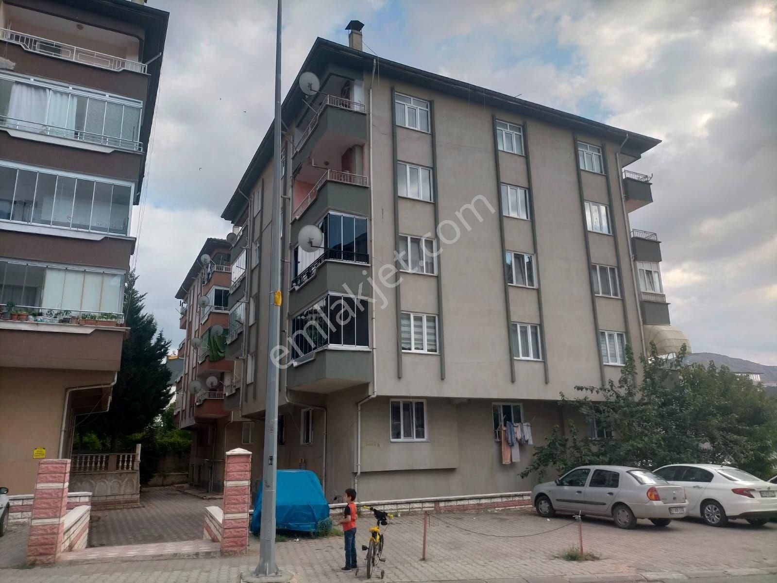 Tokat Merkez Yeniyurt Satılık Daire Vadi Emlak'tan Yeniyurt Mahallesinde Acil Satılık 3+1 Daire