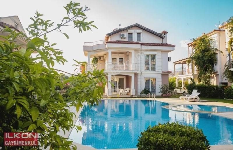 Fethiye Foça Satılık Villa Fethiye Foça Mah. İlkon'dan Satılık 5+1 Villa