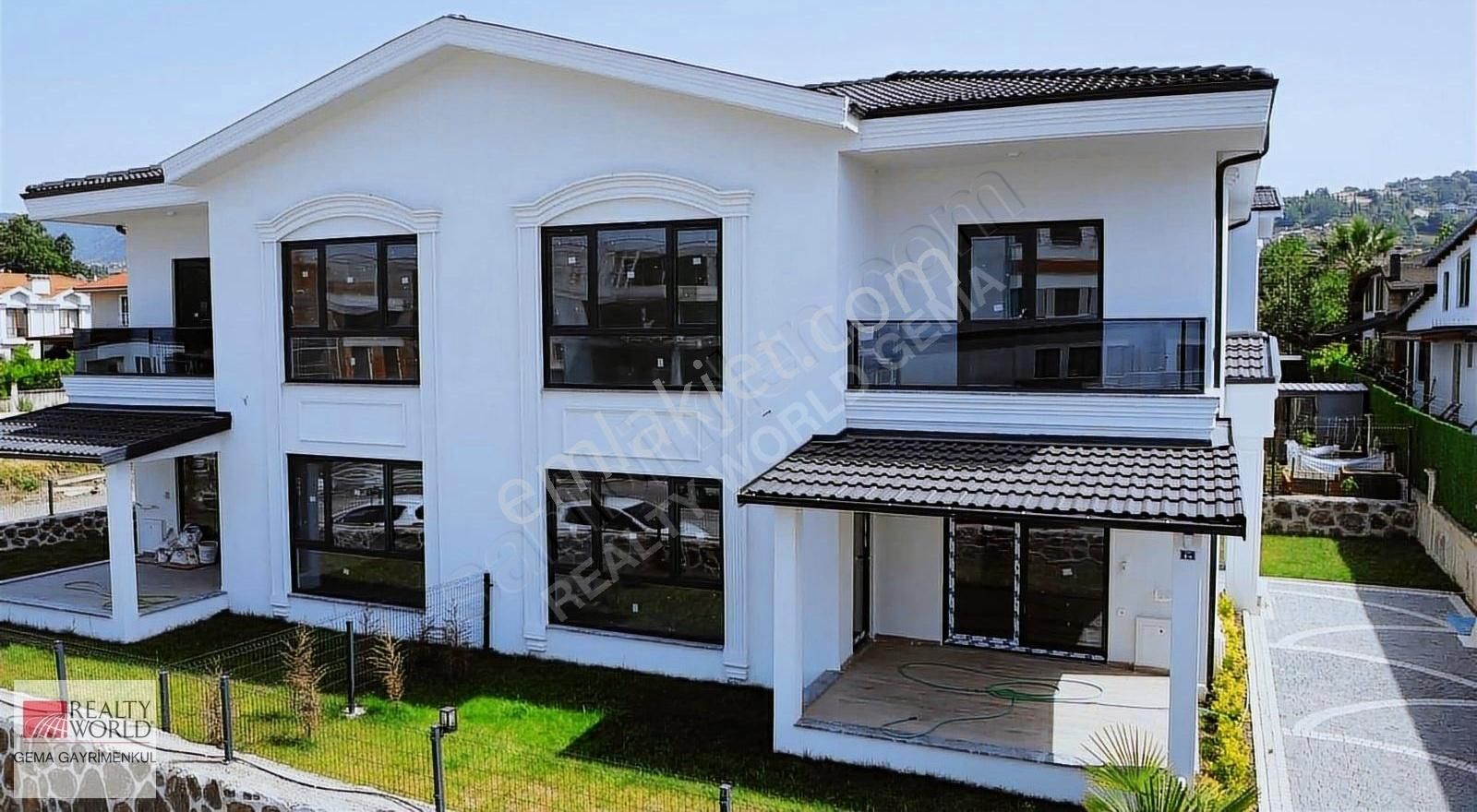 Başiskele Yeniköy Merkez Satılık Villa RW GEMA'DAN MERKEZİ KONUMDA 4+1 SIFIR VİLLA