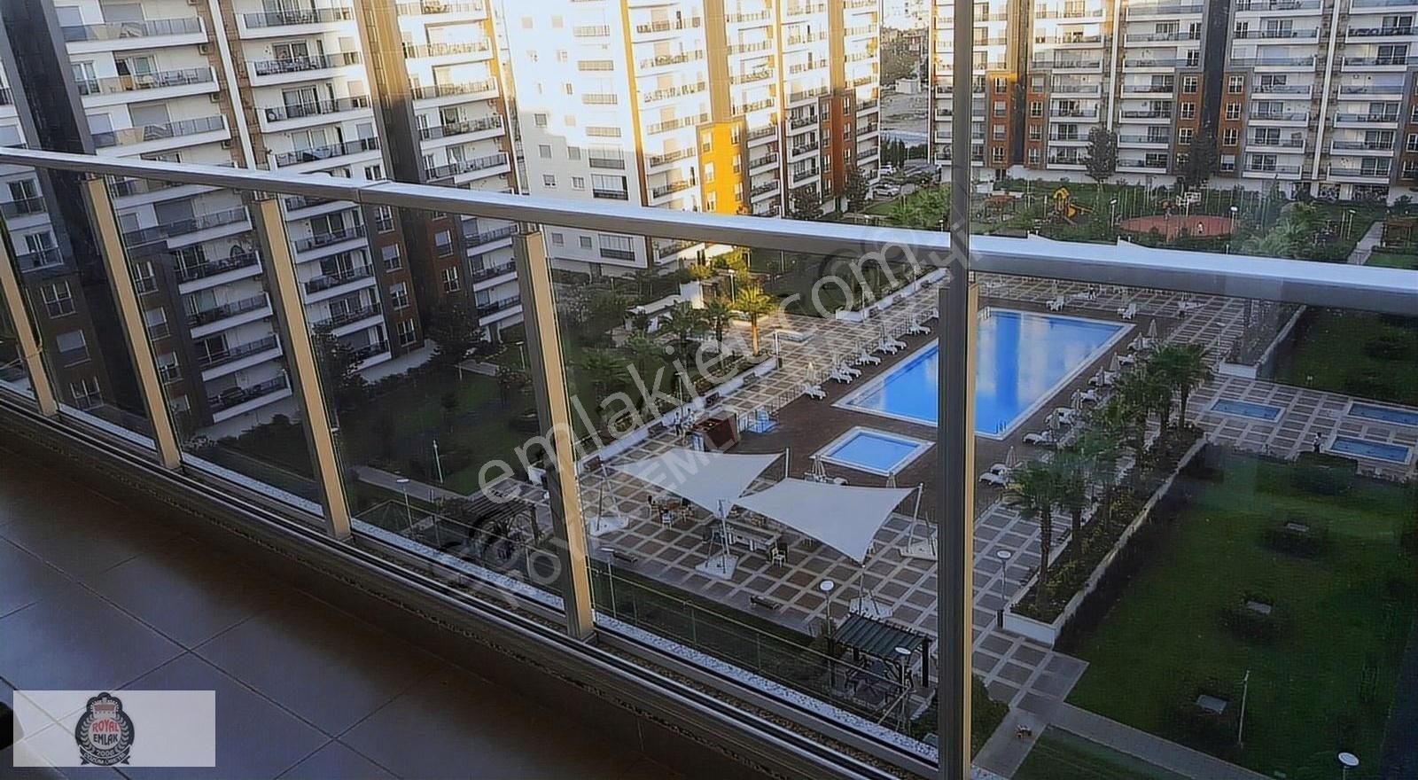Mavişehir Modern-3'te Kiralık Havuz Manzaralı Eşyalı 2+1 Daire