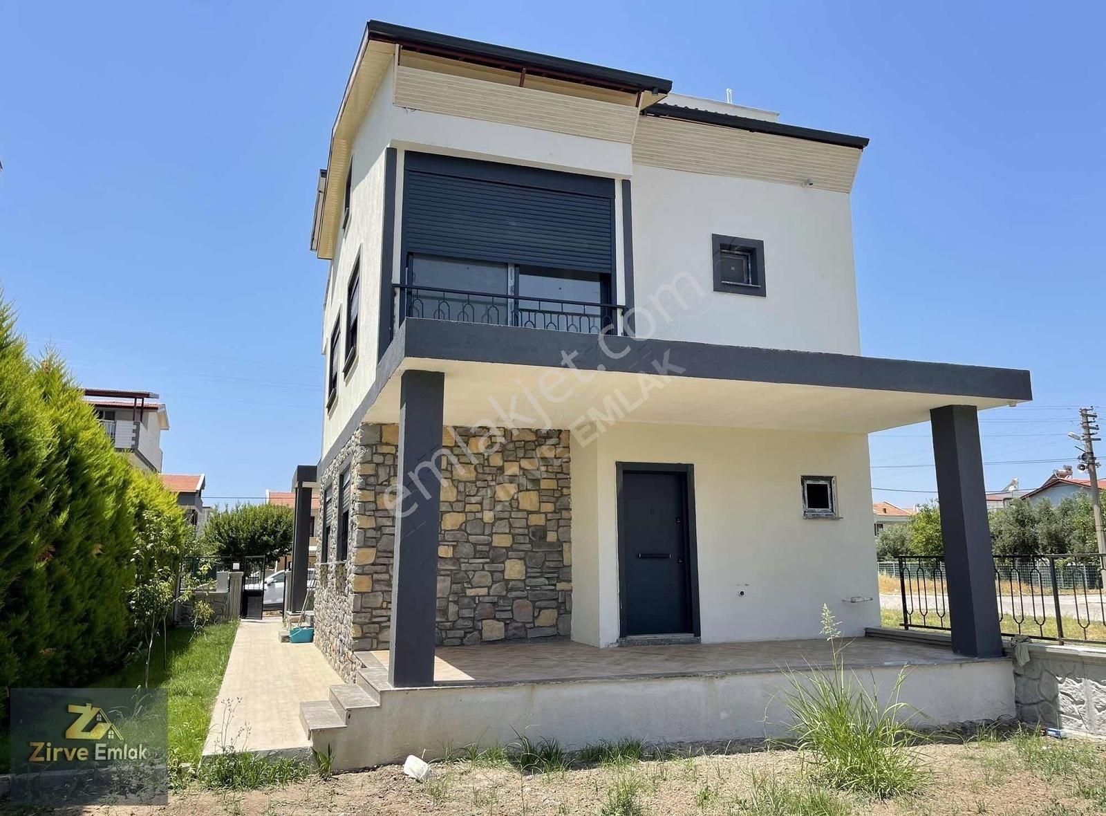 Dikili Salihler Satılık Villa SALİHLERALTI GÜLKENT SİTESİNDE 4+1 TRİPLEKS SIFIR VİLLA