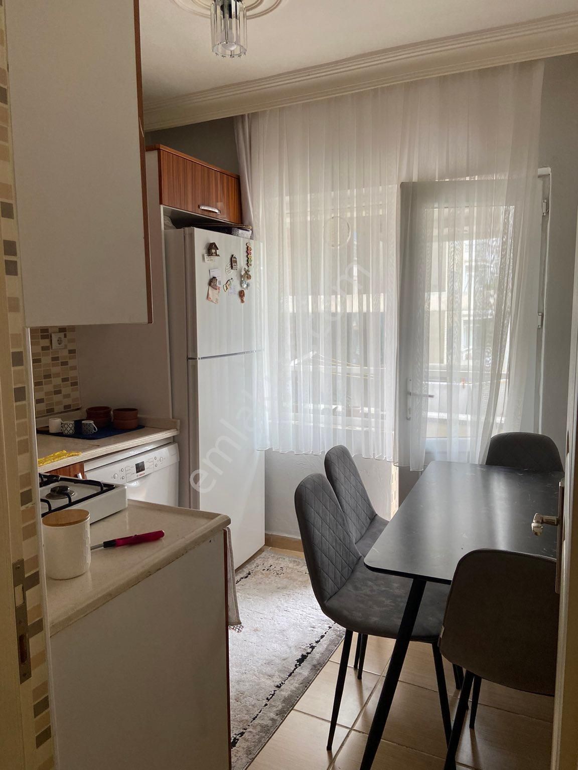 İlkadım Çiftlik Satılık Daire ÇİFTLİK CADDESİ İŞ BANKASI YANI ARA KAT MERKEZİ DAİRE