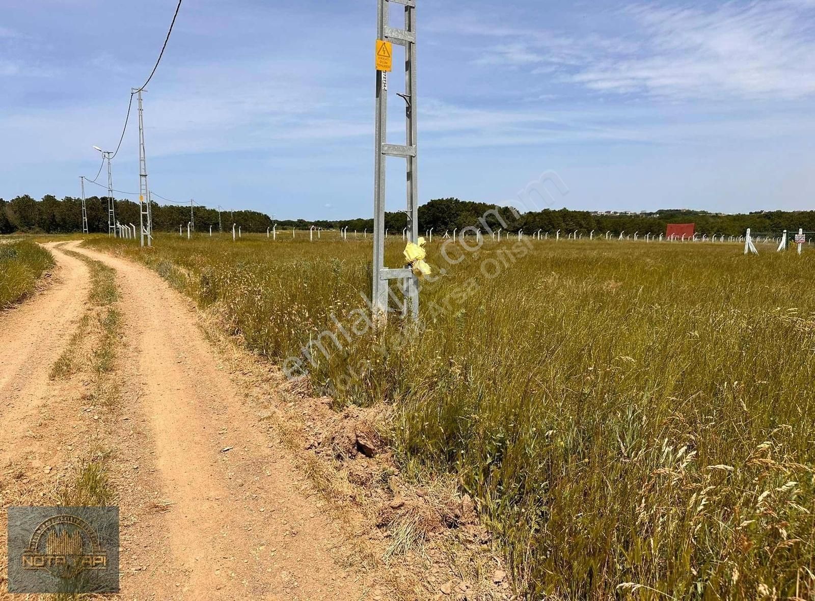 Silivri Büyük Çavuşlu Satılık Tarla BÜYÜKÇAVUŞLU ANAYOL ÜZERİ ELEKTRİK MEVCUT KELEPİR ARAZİ