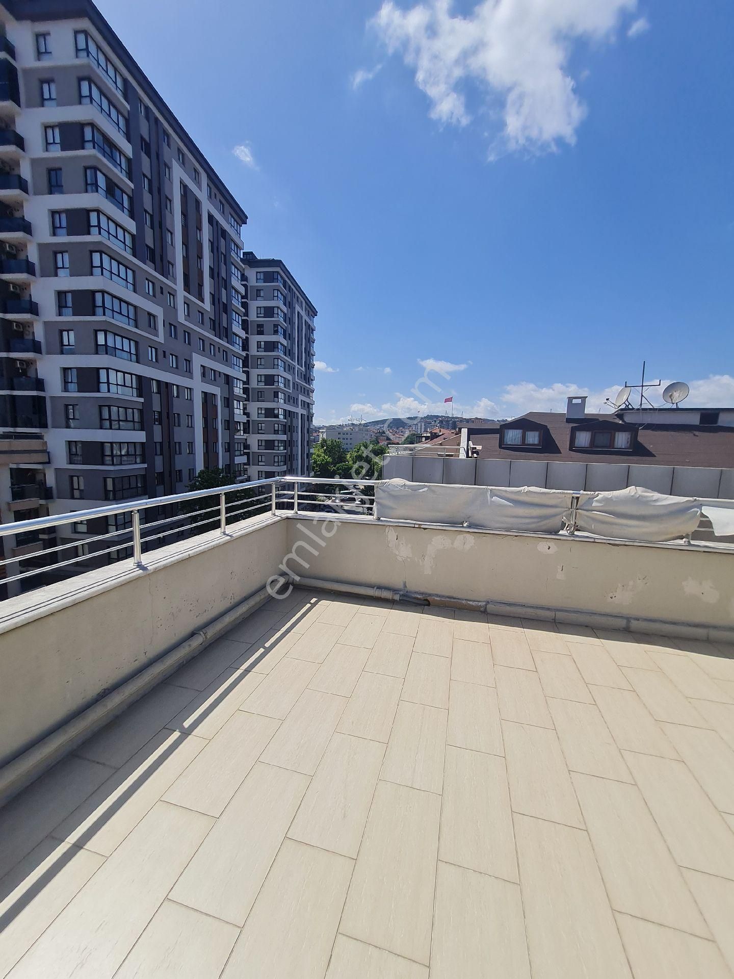 Ümraniye Namık Kemal Kiralık Daire 120 m² TALATPASA CADDESI UZERINDE 2+1 CATI ARASI 