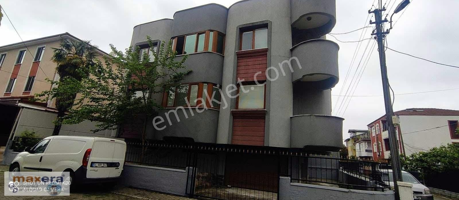 Arifiye Arifbey Satılık Müstakil Ev SAPANCA ARİFİYE DE 300M2 ARSA İÇİNDE 7+1 MÜSTAKİL TRİPLEKS 330M2