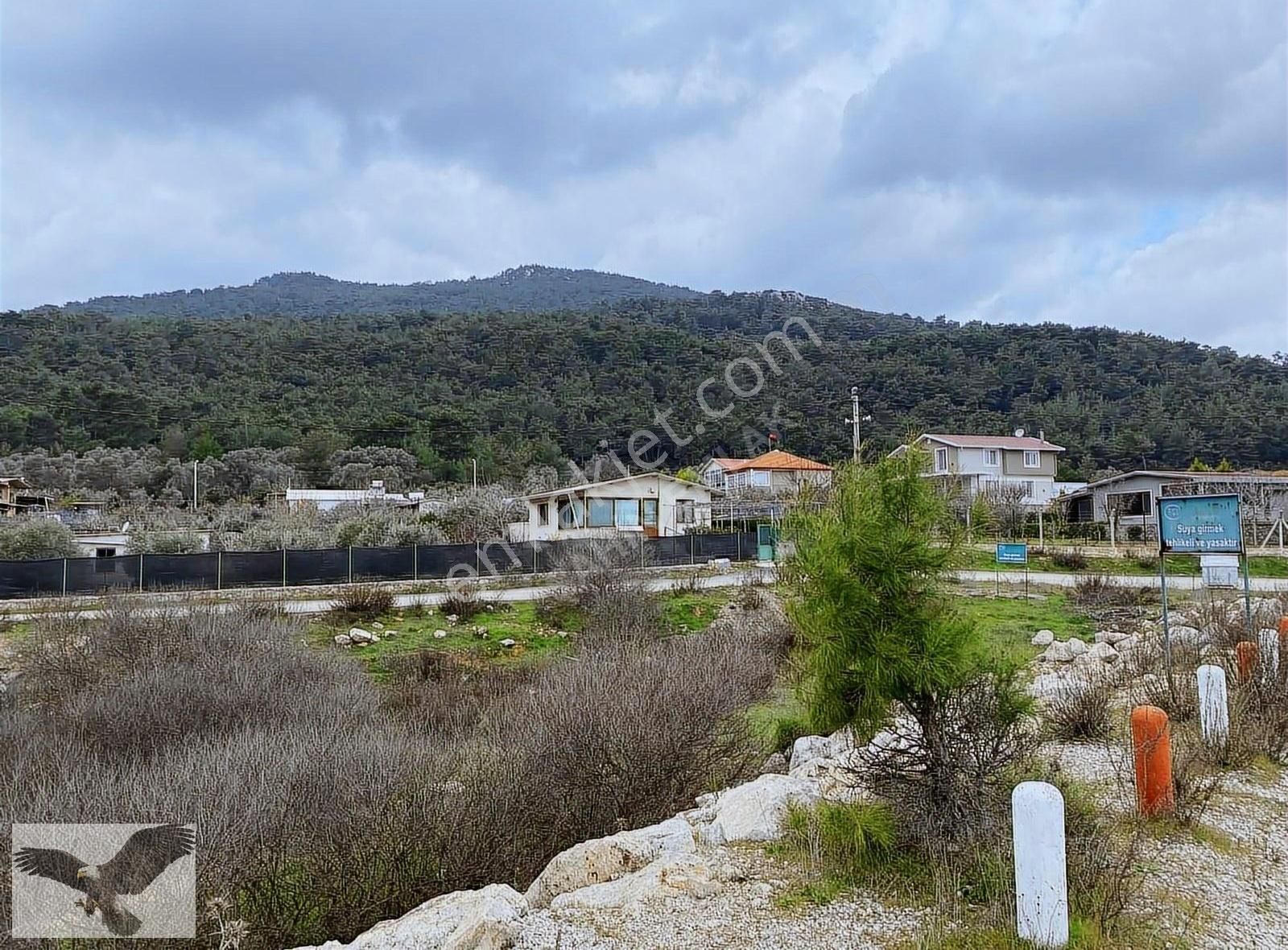 Menderes Ataköy Satılık Tarla ATAKÖY DE GÖLET MANZARALI 1700 M2 TEK TAPU ARAZİ VE 2 ADET EV