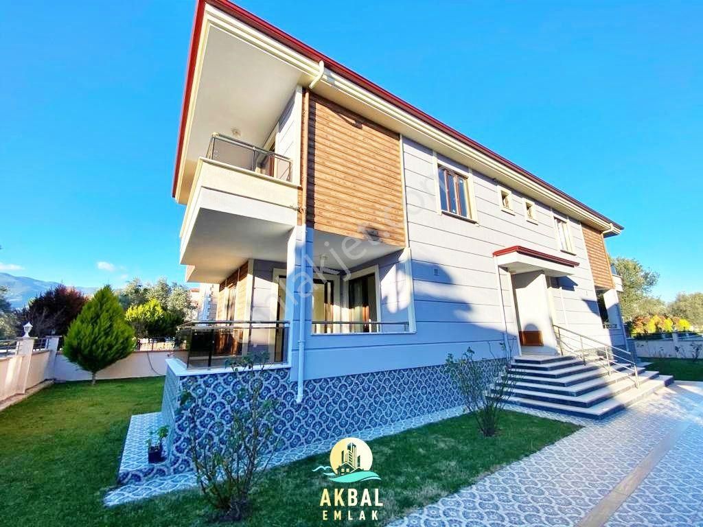 Edremit Güre Satılık Villa  AKBALDAN GÜREDE DENİZE YAKIN 3+1 GENİŞ BAHÇELİ SIFIR SATILIK LÜKS VİLLA