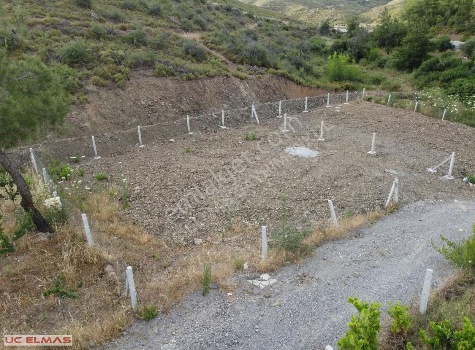 Menderes Yeniköy Satılık Bağ & Bahçe ÜÇ ELMASTAN DOĞANIN ve HUZURUN İÇERİSİNDE 300 M²HARİKA BİR BAHÇE