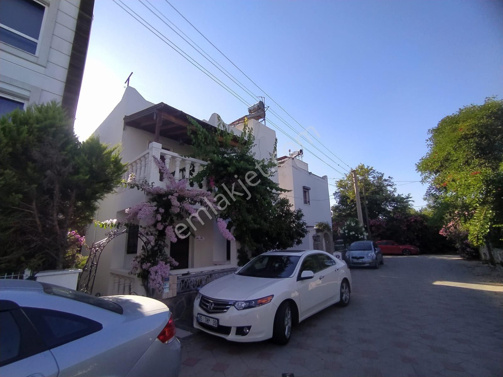 Bodrum Yalıkavak Satılık Villa  BODRUM YALIKAVAK MARİNAYA 2 DK MESAFEDE 5+1 MÜSTAKİL VİLLA