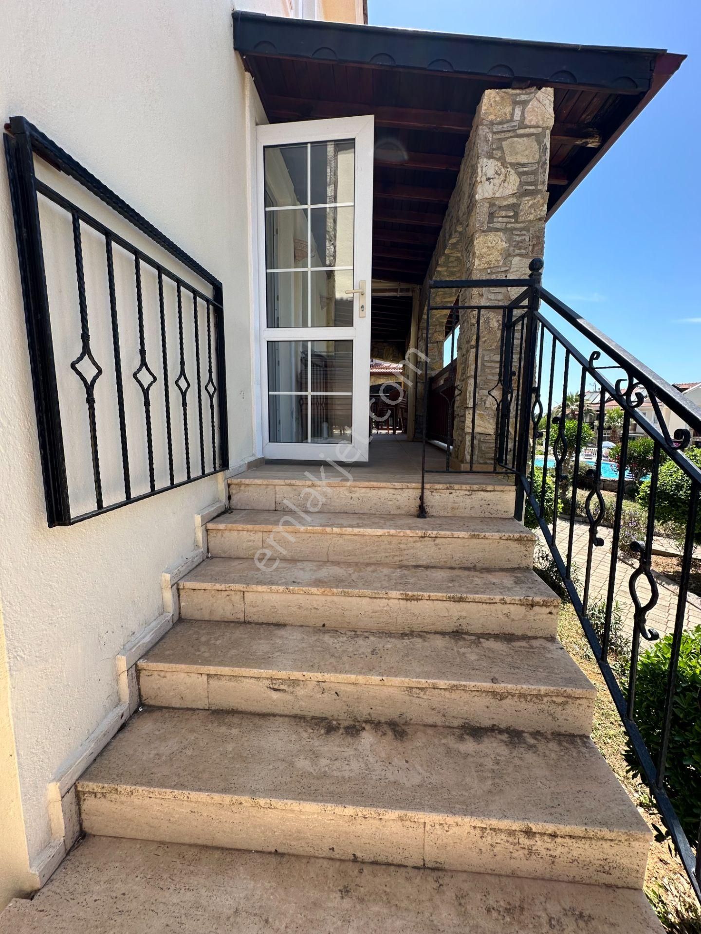 Satılık Ortak Havuzlu Villa Mükemmel Konumda - Görsel 21