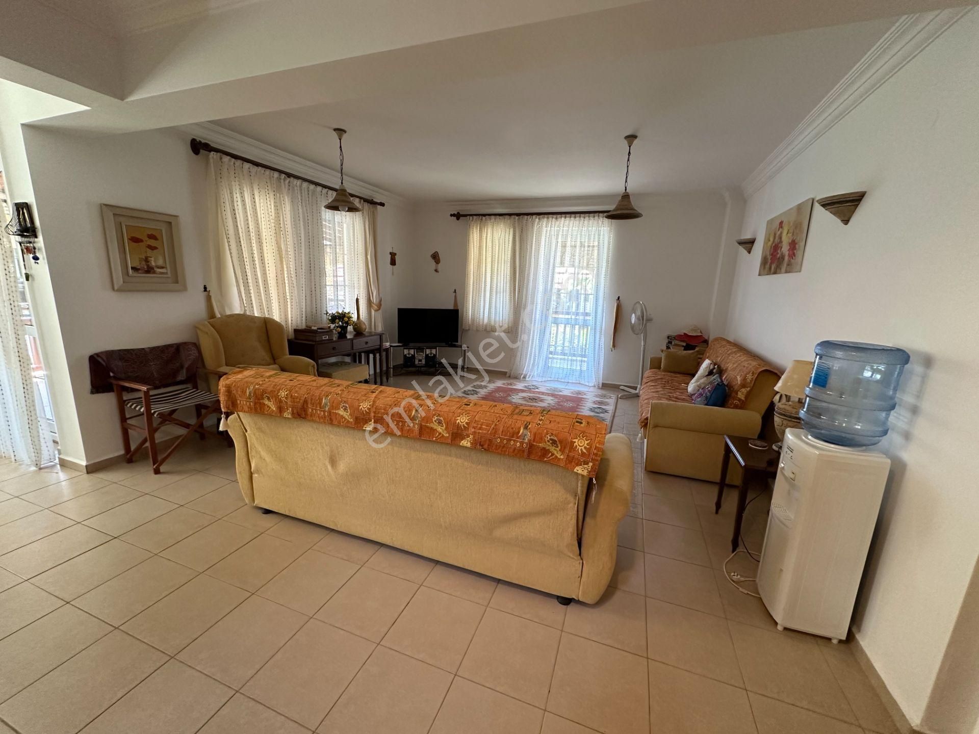 Satılık Ortak Havuzlu Villa Mükemmel Konumda - Görsel 2