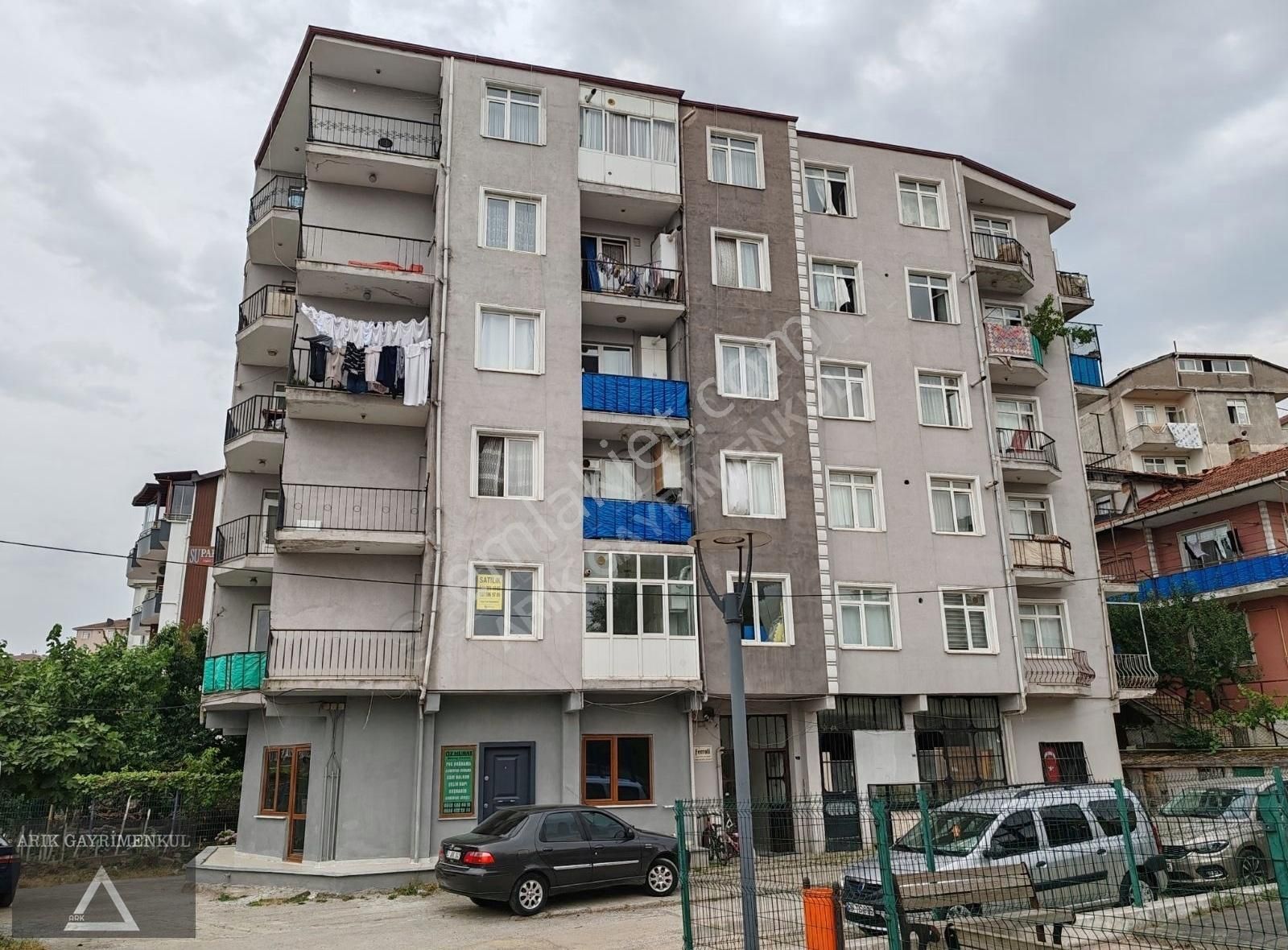 Gölcük Donanma Satılık Daire ARIK GAYRİMENKUL'DEN DONANMA MAH. ''YOLA YAKIN 3+1 DAİRE''