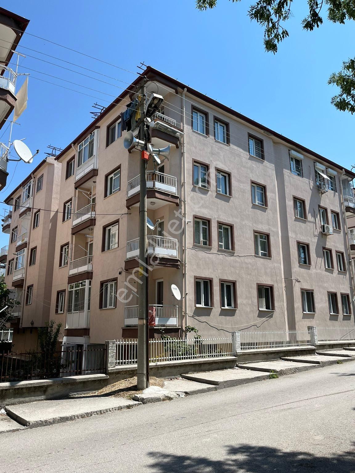 Burdur Merkez Emek Satılık Daire İNAL EMLAKTAN BAHÇELİEVLERDE SATILIK 3+1 130 M2 DAİRE